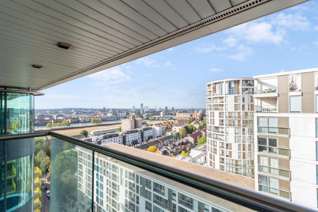 Docklands Cozy View Apartment London Exterior photo